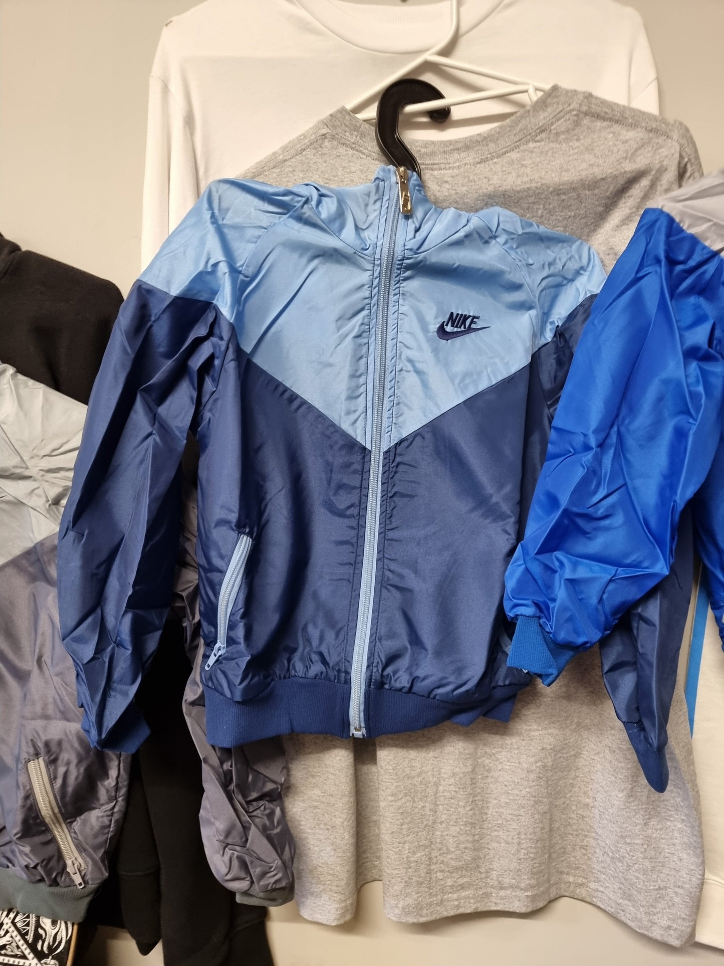 Nike windrunner kids jacket new old stock 80s medium kids