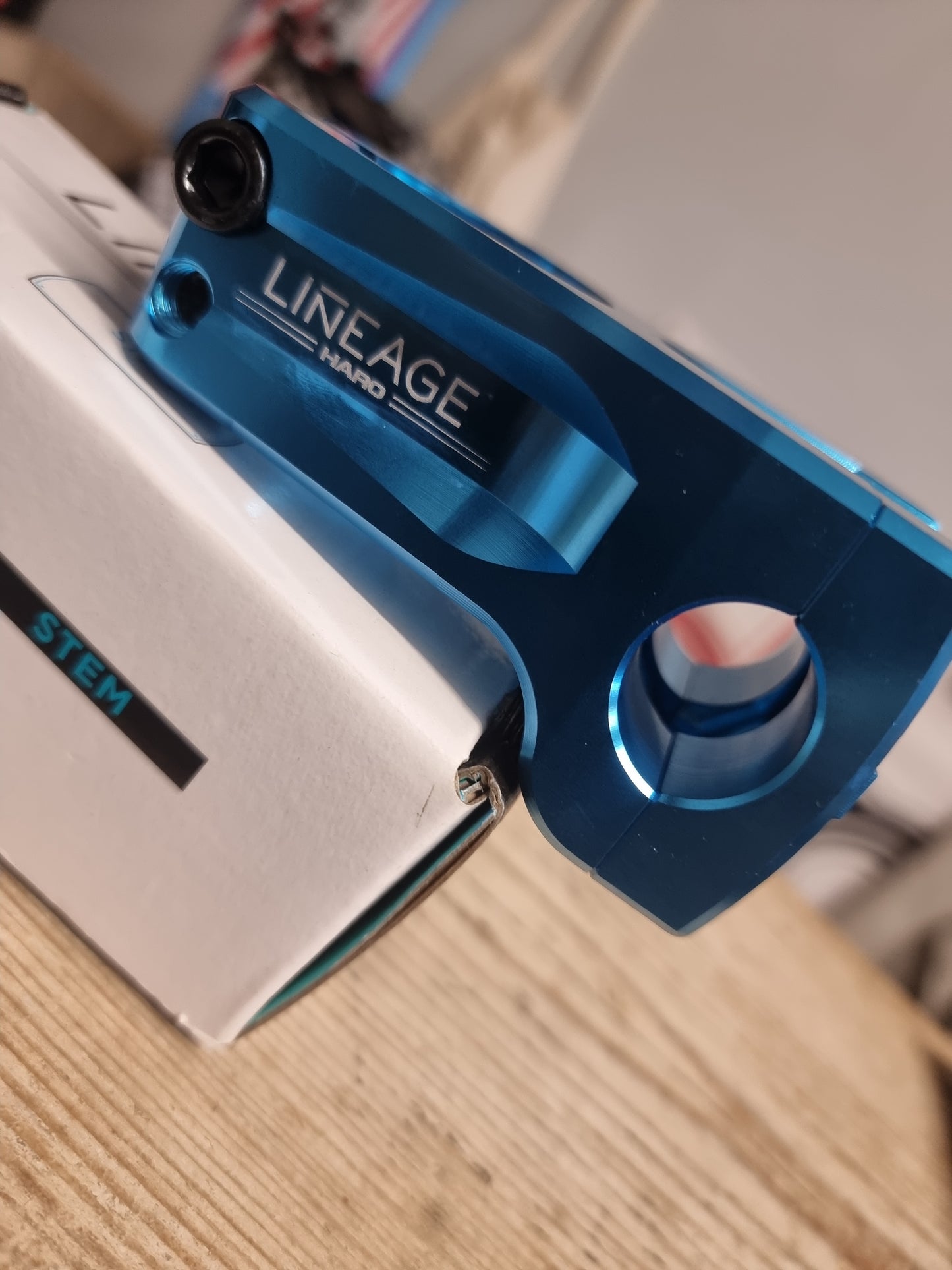 Haro lineage front load stem blue