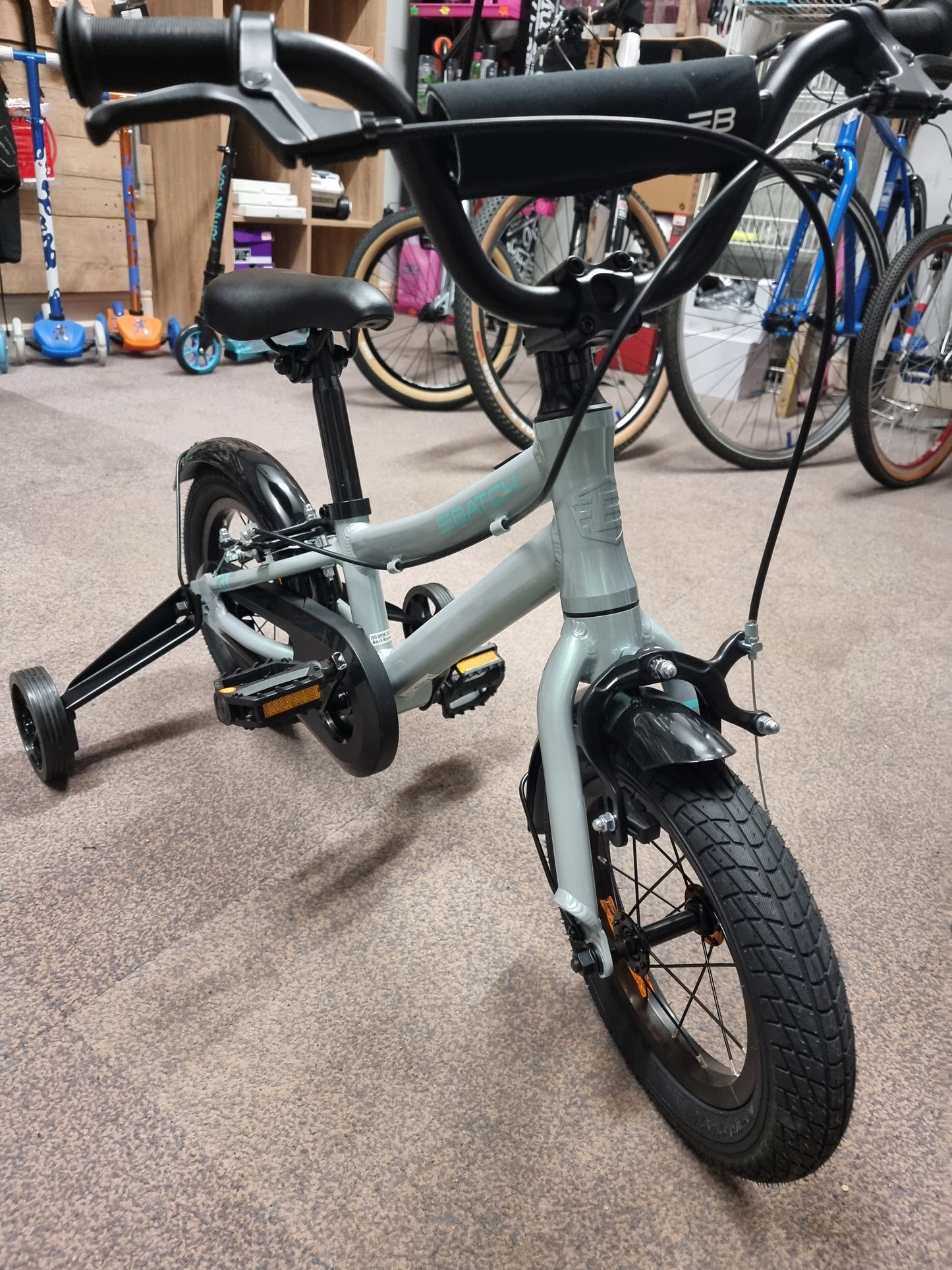 Batch kids bike 12" wheels