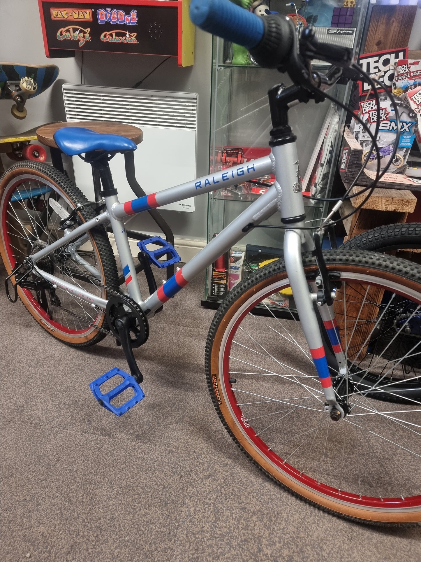 Raleigh pop 24" kids mtb,hybrid ex display